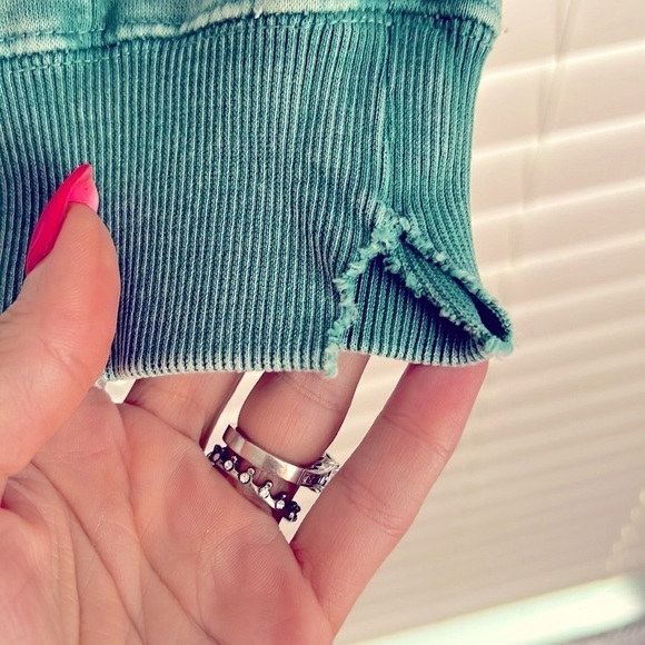 RVCA Distressed Green Jogger Sweatpants with pockets! 🛍️💕 - Picture 4 of 15